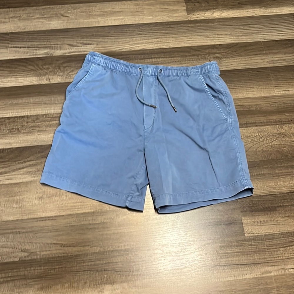 Small Men’s American Eagle shorts in blue